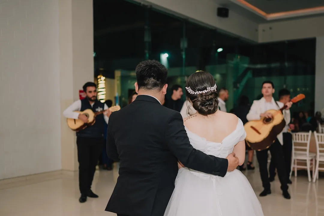 Música para tu boda en México: banda, mariachi o DJ — cómo elegir