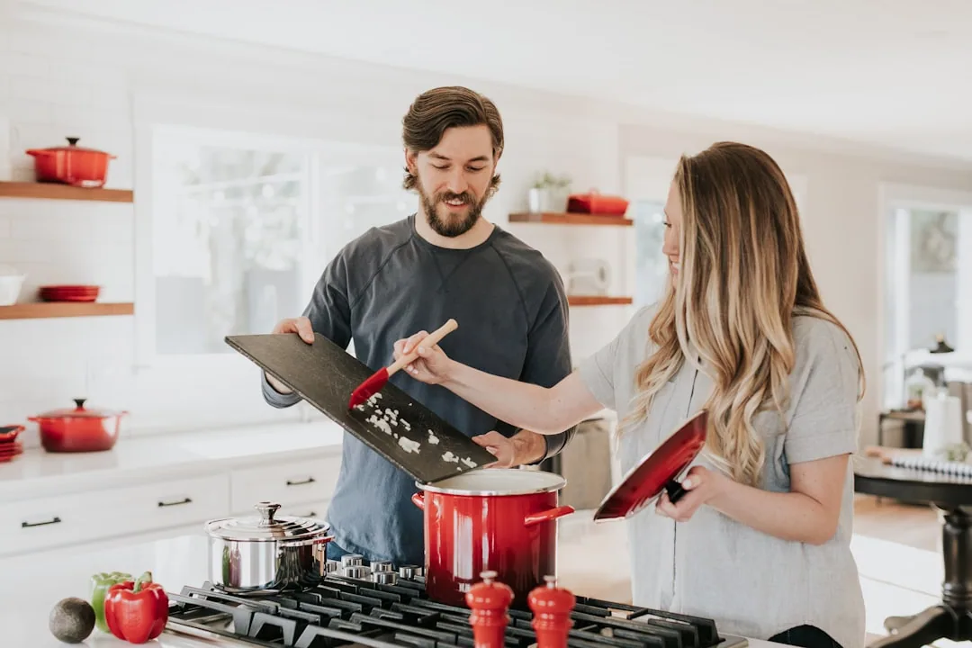 Regalos para el hogar: qué incluir en tu mesa de regalos de boda en 2026