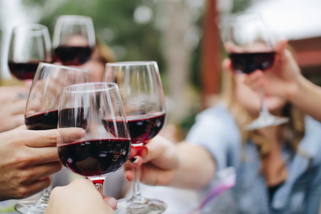 Guía de vinos y bebidas para tu boda en México: cómo elegir, cuánto comprar y qué servir
